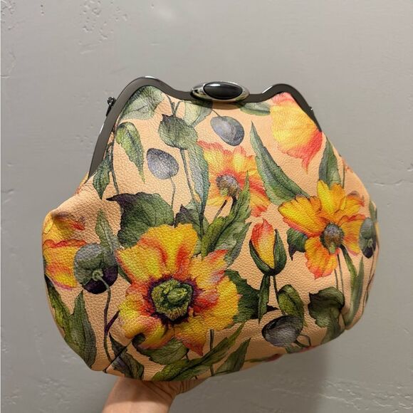 Original design! Floral Cowhide Handmade Metal Frame Slouchy Bag & 2 Straps - Picture 3 of 15